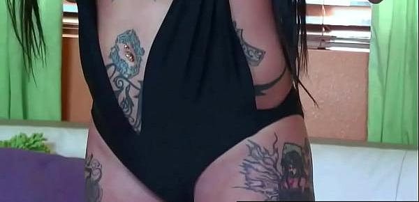 Beautifully Tattooed And Horny Deja Voo Is A Voyeur&039;s Delight